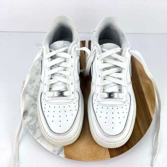 Nike Air Force 1 Low Triple White Shoes 314192-117 Youth Boys 5.5 Women's 7 - Picture 2 of 9
